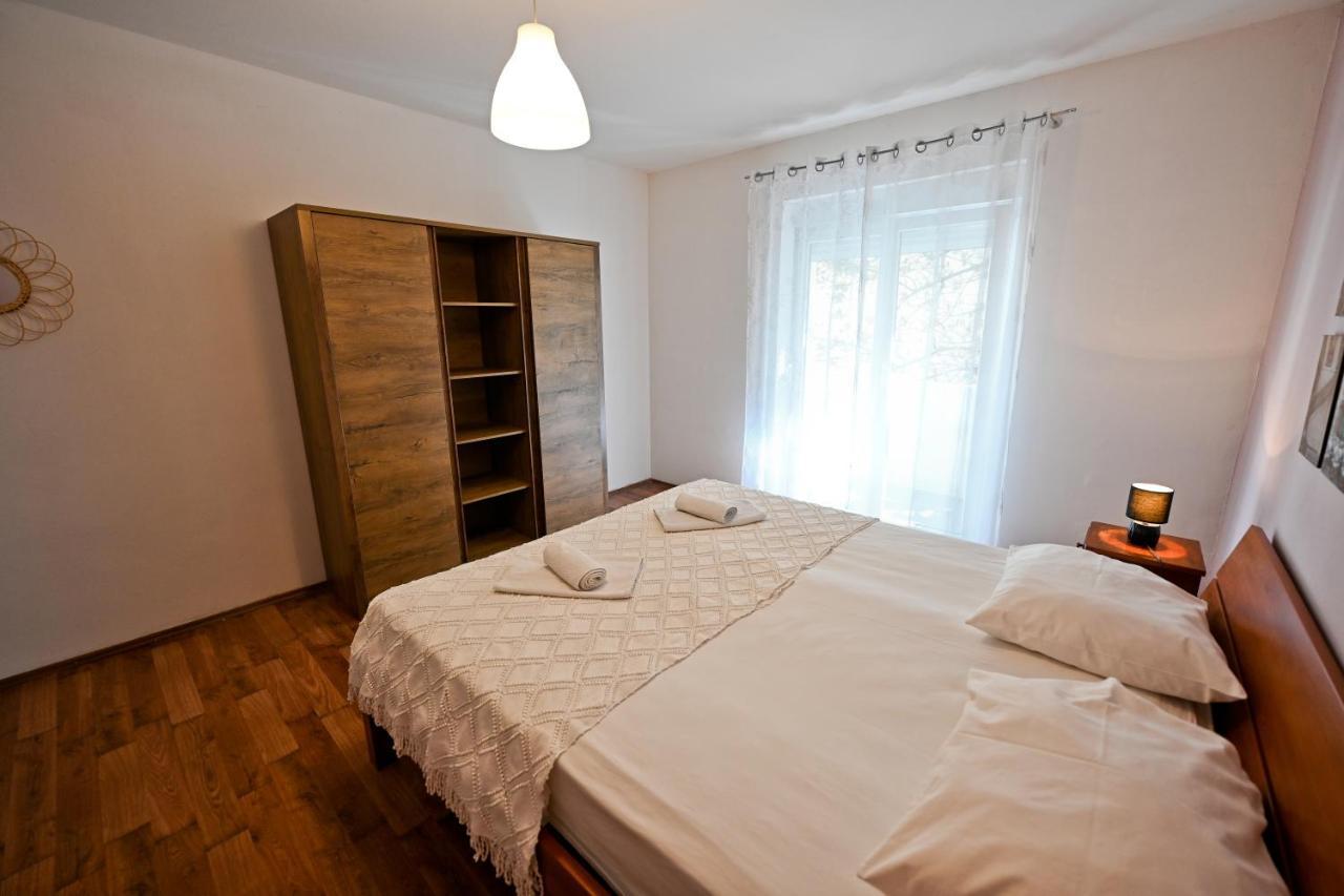 Apartment Old Town Zara Esterno foto