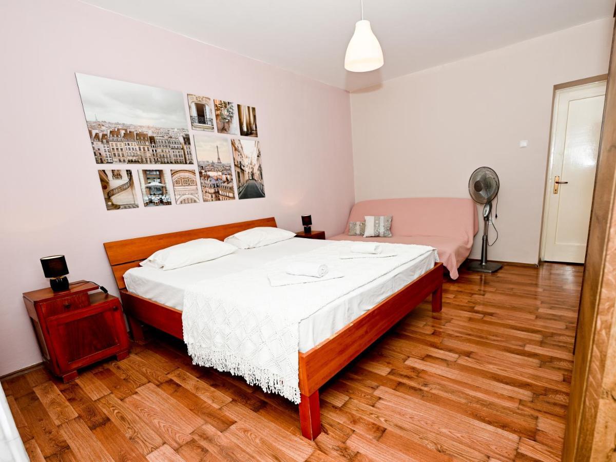 Apartment Old Town Zara Esterno foto