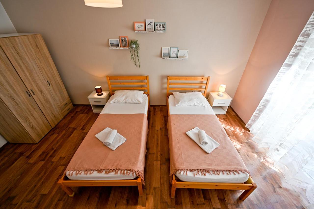 Apartment Old Town Zara Esterno foto