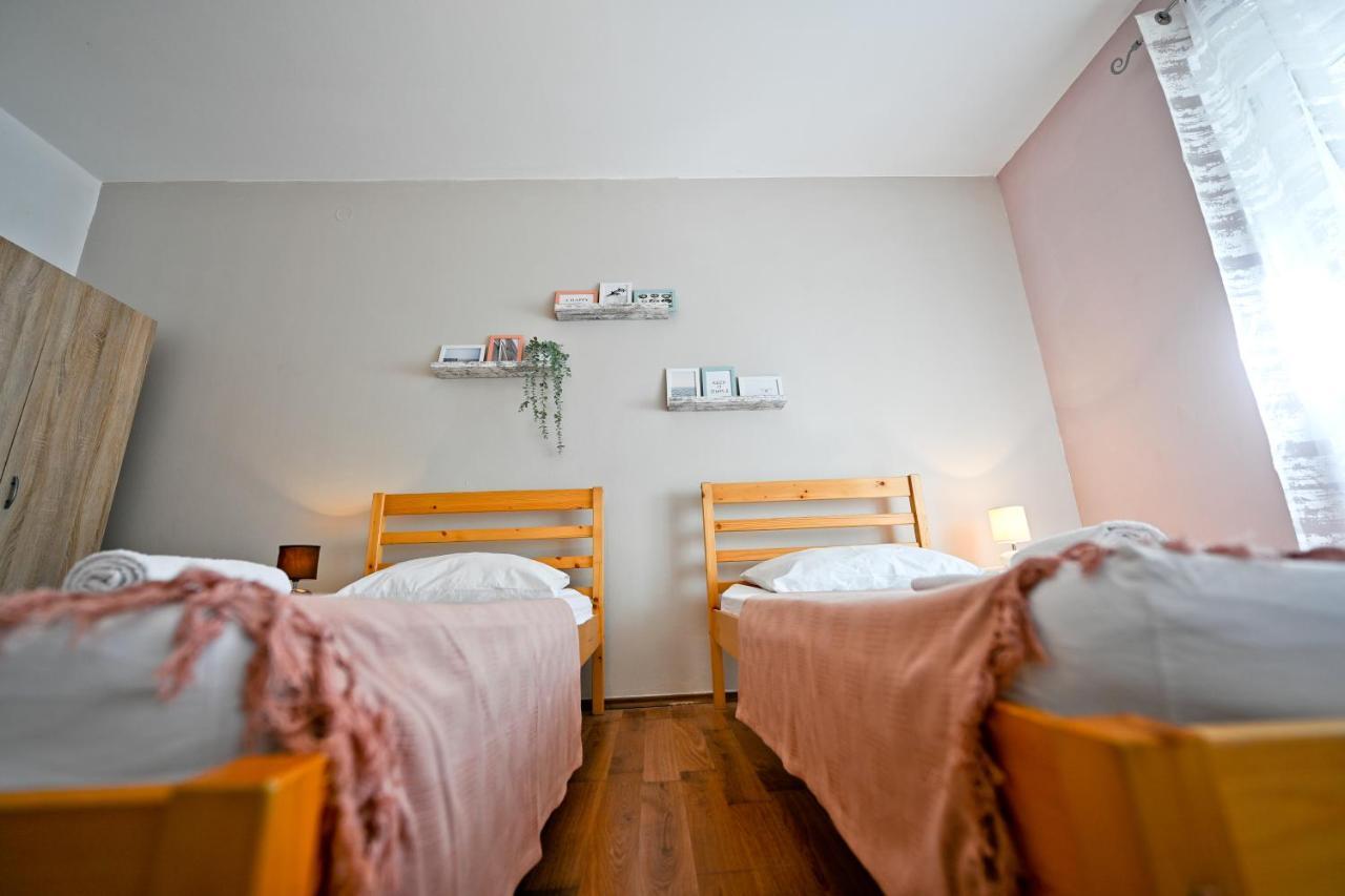 Apartment Old Town Zara Esterno foto
