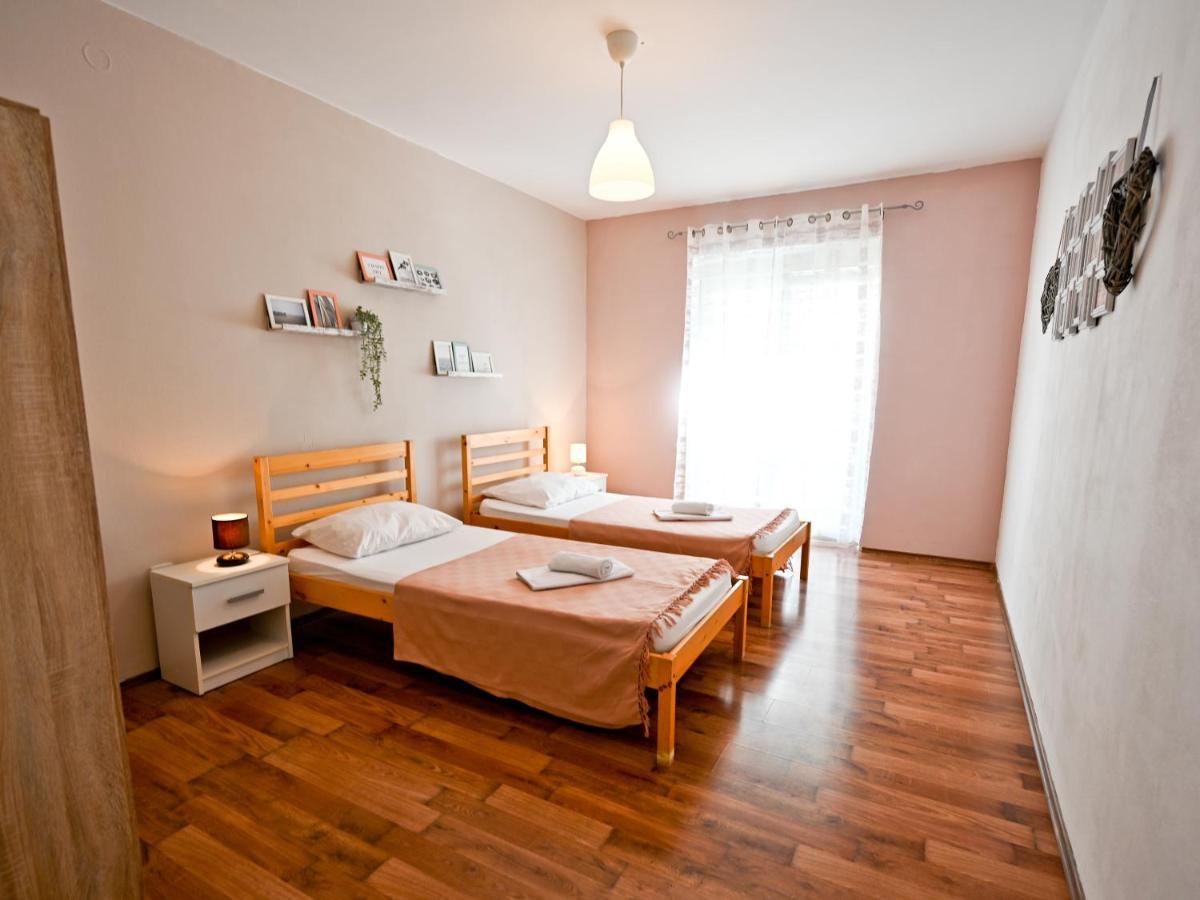 Apartment Old Town Zara Esterno foto