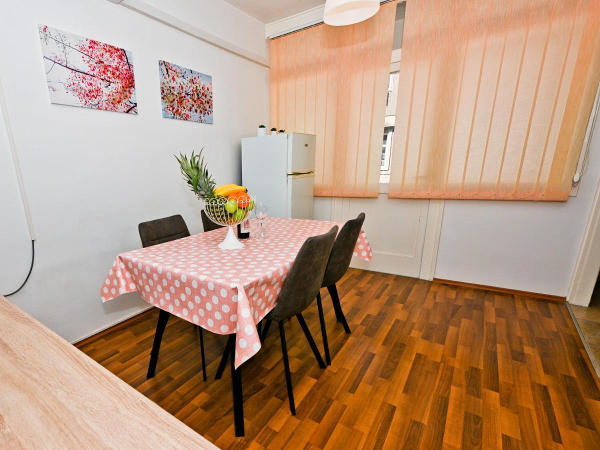 Apartment Old Town Zara Esterno foto